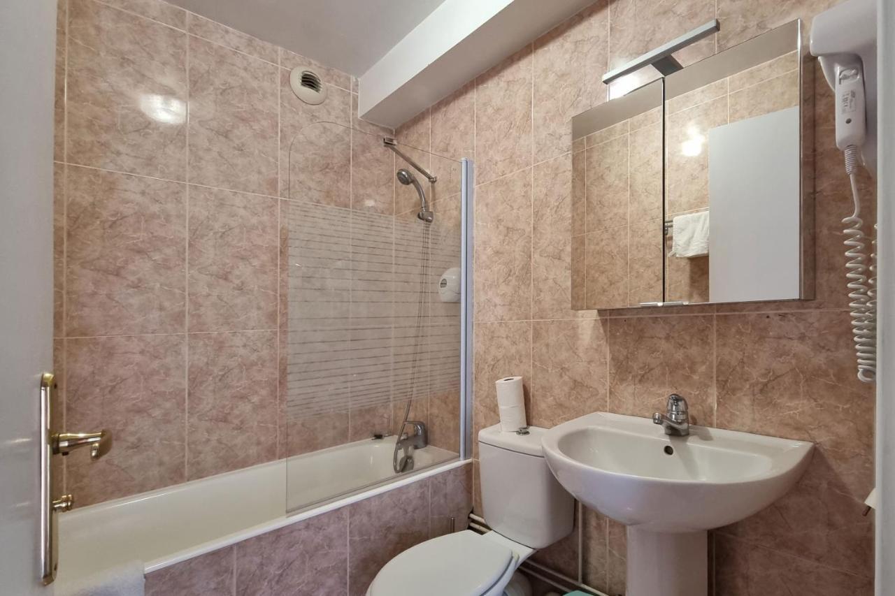 Le Catalan - Hotel Et Appartements Mont-Louis Ngoại thất bức ảnh