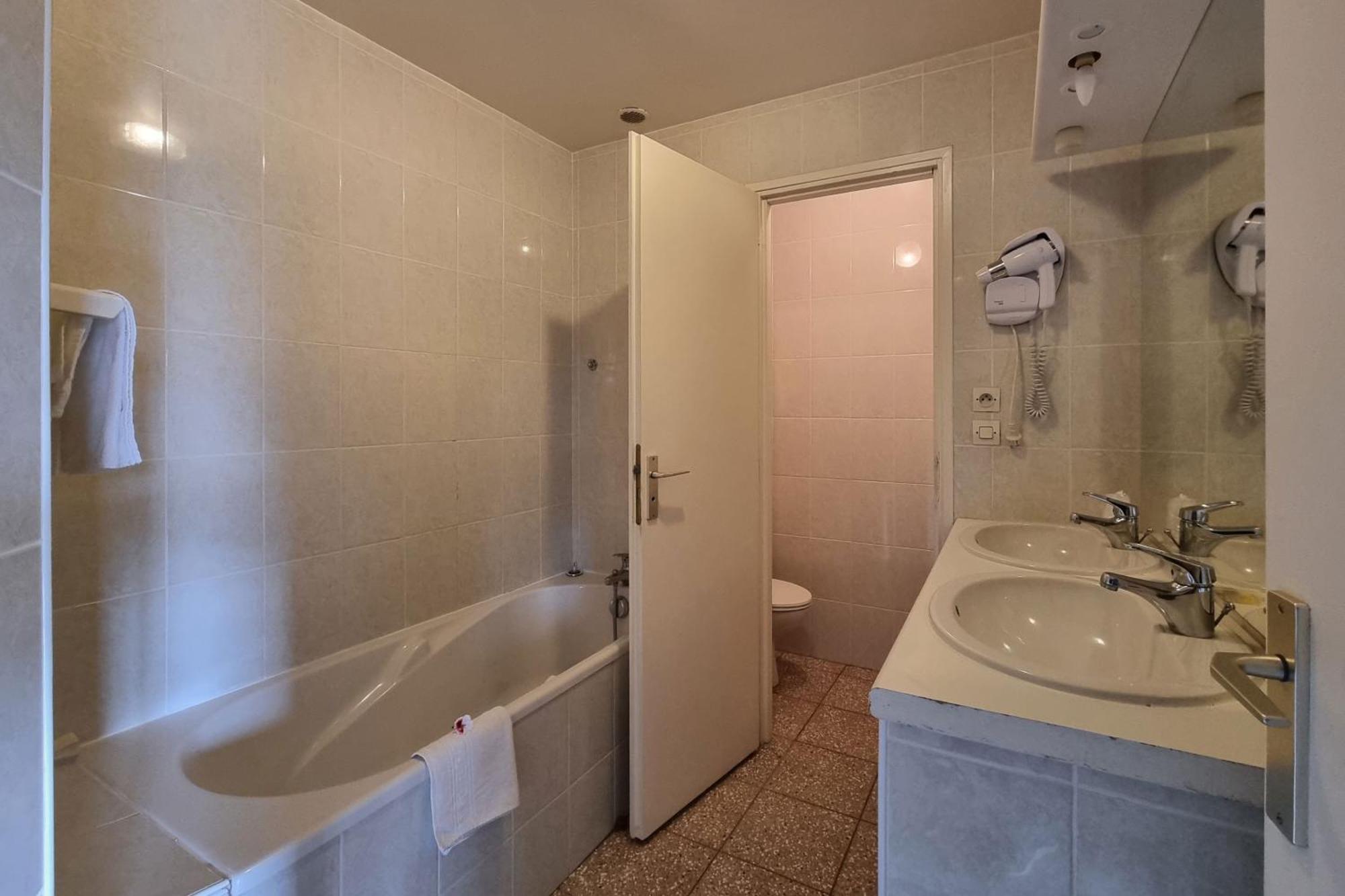 Le Catalan - Hotel Et Appartements Mont-Louis Ngoại thất bức ảnh