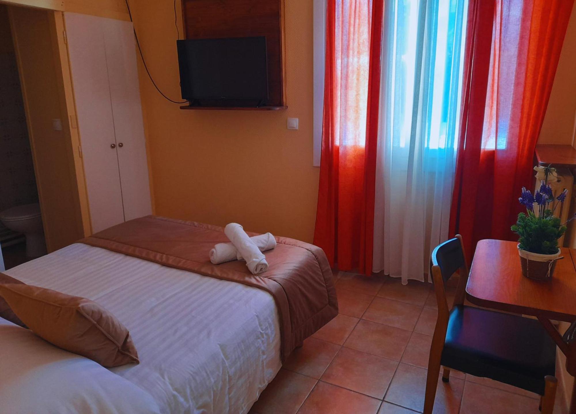 Le Catalan - Hotel Et Appartements Mont-Louis Ngoại thất bức ảnh