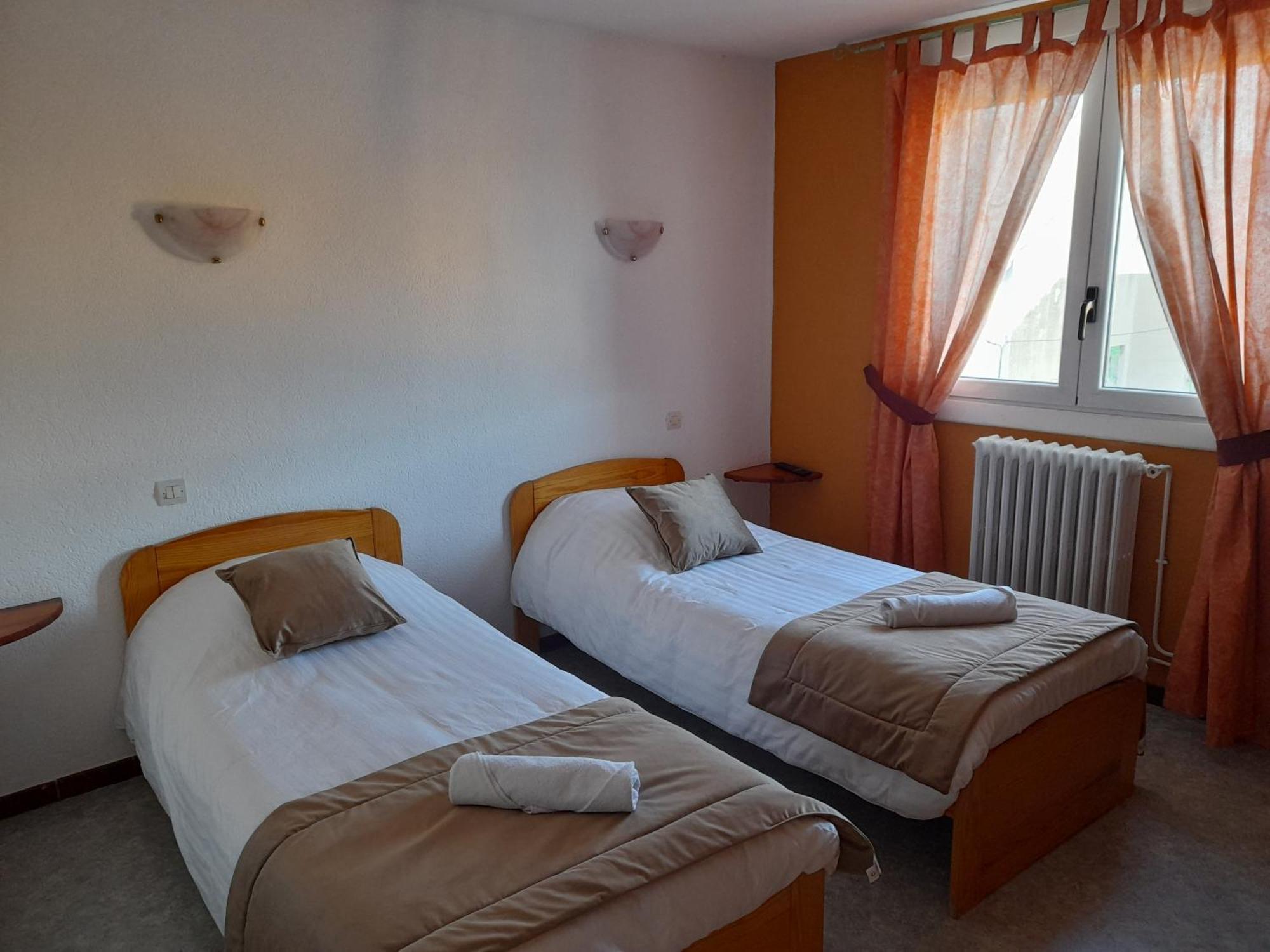 Le Catalan - Hotel Et Appartements Mont-Louis Ngoại thất bức ảnh